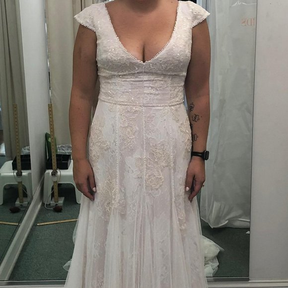 Trim Wedding Dress 